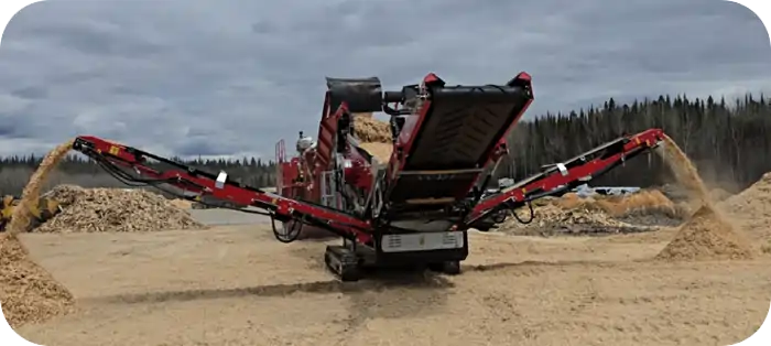 Commercial Bioenergy's Kirkland Lake BioHub's chipper and screen producing two different sizes of woodchips at the same time.